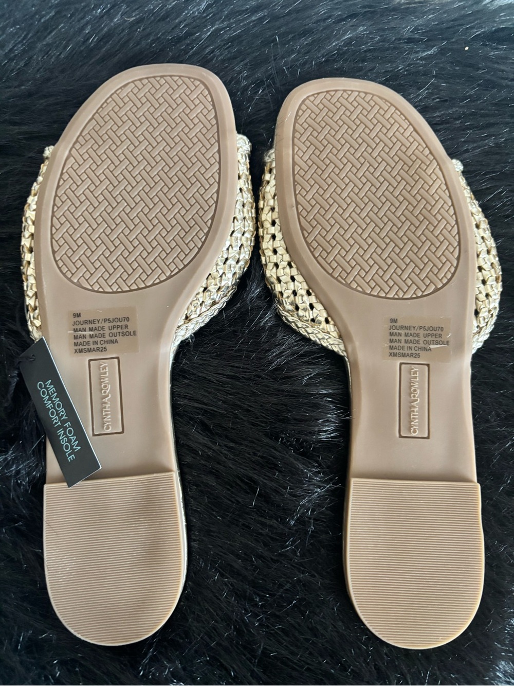 NWT Cynthia Rowley Gold Woven Slip on sandals - Picture 4 of 4
